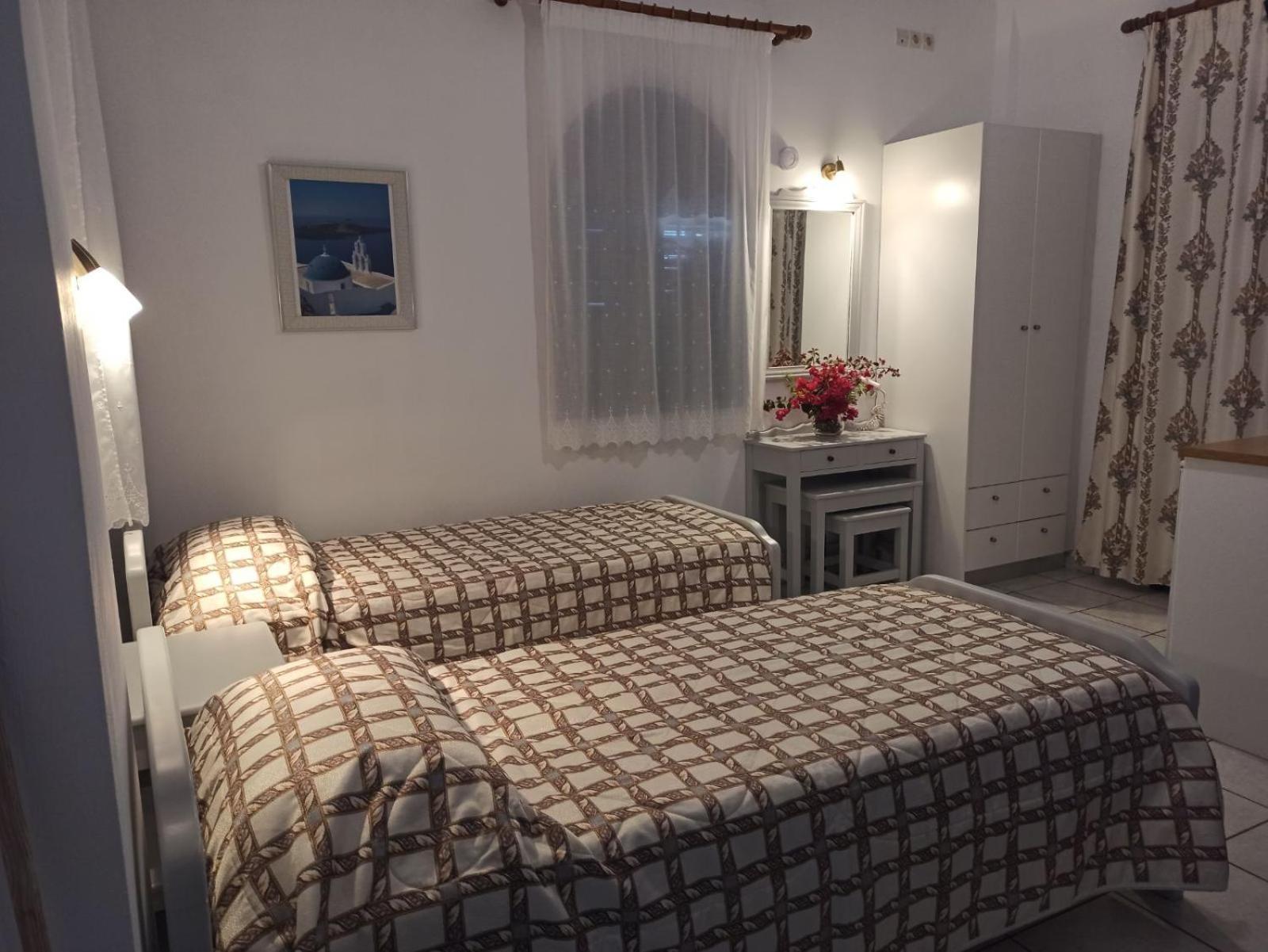 Ancient Thera Studios Периса Екстериор снимка